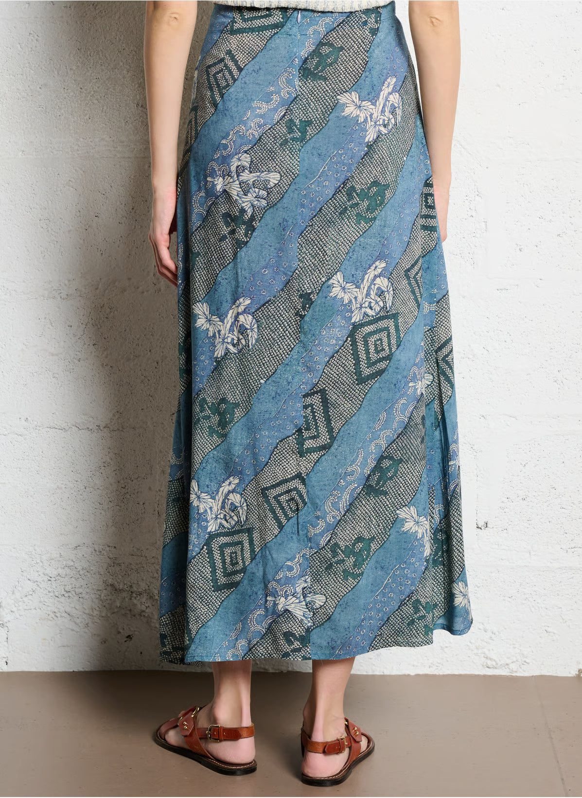 Maison Hotel Nara Skirt in Indigo Bloom