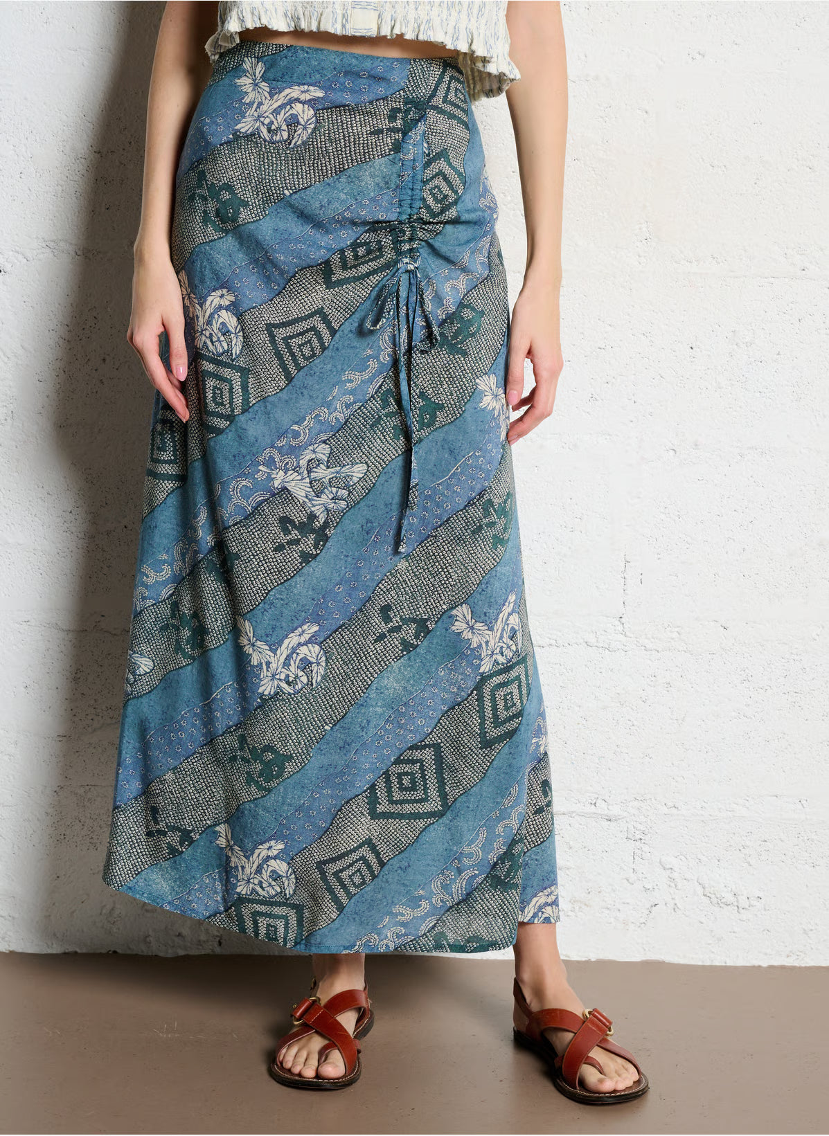 Maison Hotel Nara Skirt in Indigo Bloom