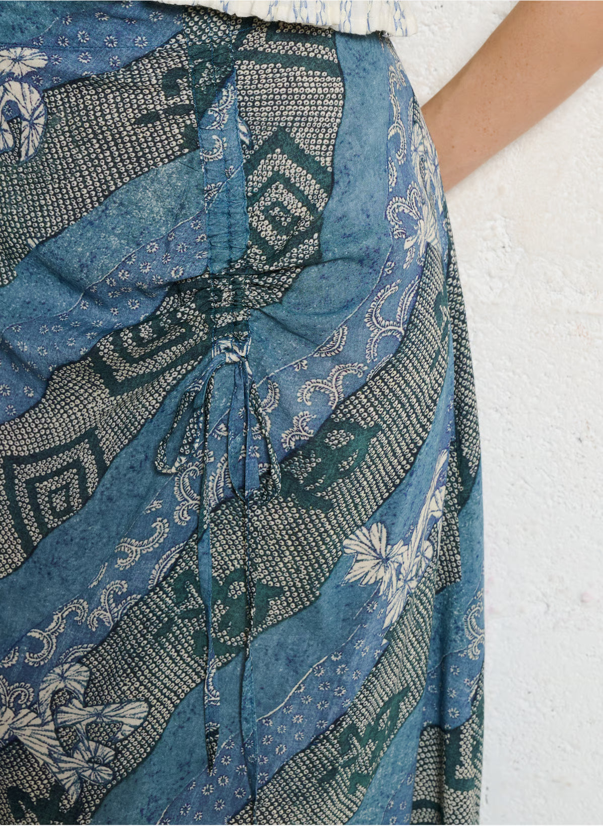 Maison Hotel Nara Skirt in Indigo Bloom