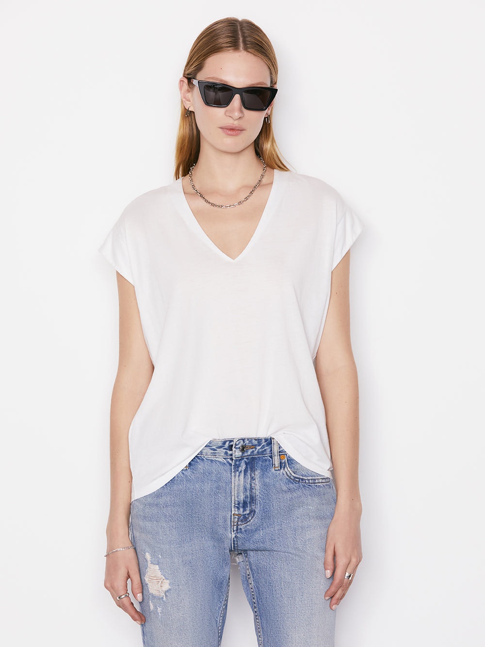 Frame Le Mid Rise V Neck Tee